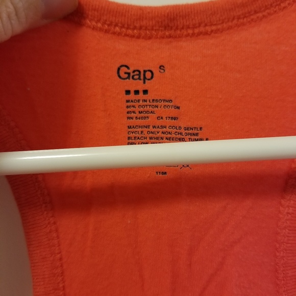Gap small racerback tank - Picture 3 of 5